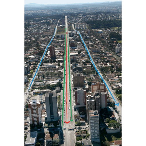 Os corredores de transporte coletivo em Curitiba fazem parte dos sistemas trinários e são fundamentais para os eixos estruturais de desenvolvimento da cidade, pois organizam o crescimento linear, concentram infraestrutura urbana, e priorizam equipamentos urbanos. Eles também definem uma paisagem urbana distinta e promovem o planejamento integrado do uso do solo e do sistema viário além de aumentar a velocidade e segurança do transporte público