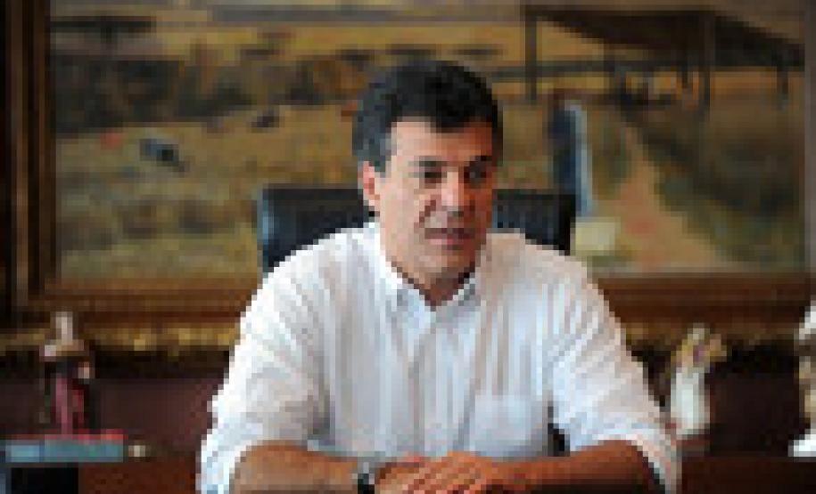 Richa determina corte de 30% nos gastos de custeio do Estado Medida não afetará atendimento à população e não se aplica à saúde e segurança. Redução do gasto deve ser efetivada no próximo trimestre