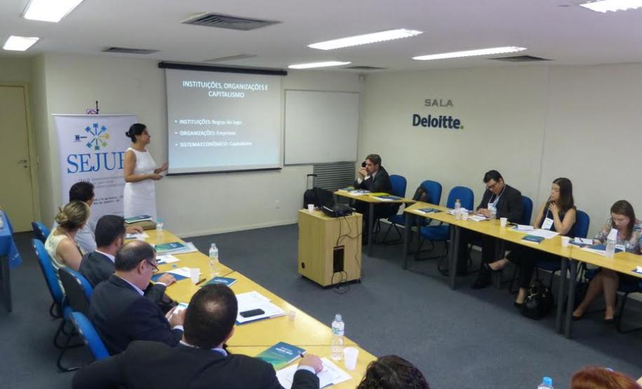 Secretária faz palestra sobre Lei Anticorrupção aplicada às empresas Marcia Carla Ribeiro Ferreira participou do Seminário Nacional de Assuntos Jurídicos para Instituições Financeiras de Desenvolvimento, no Rio de Janeiro