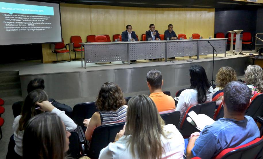 Secretarias inciam trabalho de renegociação e reavaliação de contratos A Secretaria de Estado da Administração e da Previdência (Seap) reuniu representantes dos Grupos Administrativos Setoriais (GAS) de todas as secretarias para repassar os detalhes para o cumprimento do Decreto 515/19, assinado pelo governador Carlos Massa Ratinho Junior