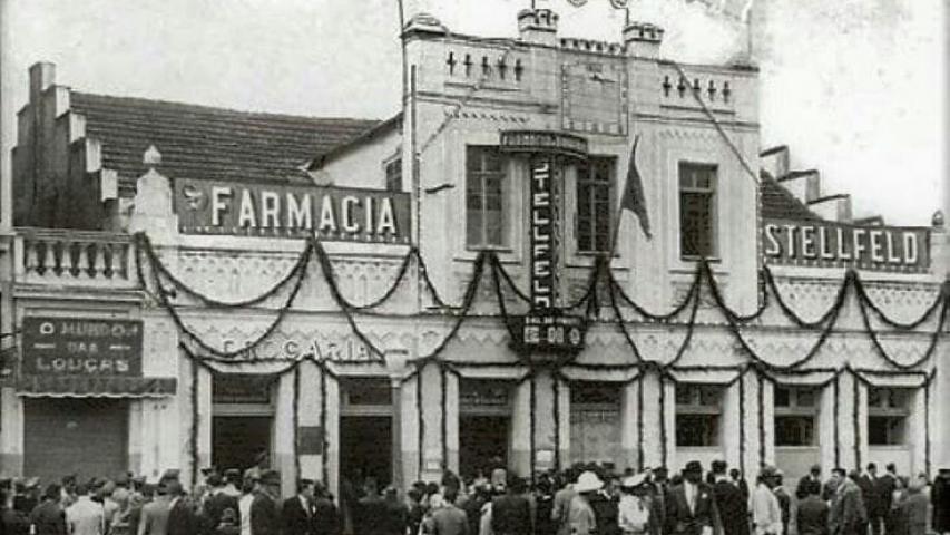 Farmácia Stellfeld, na Praça Tiradentes - domínio público.